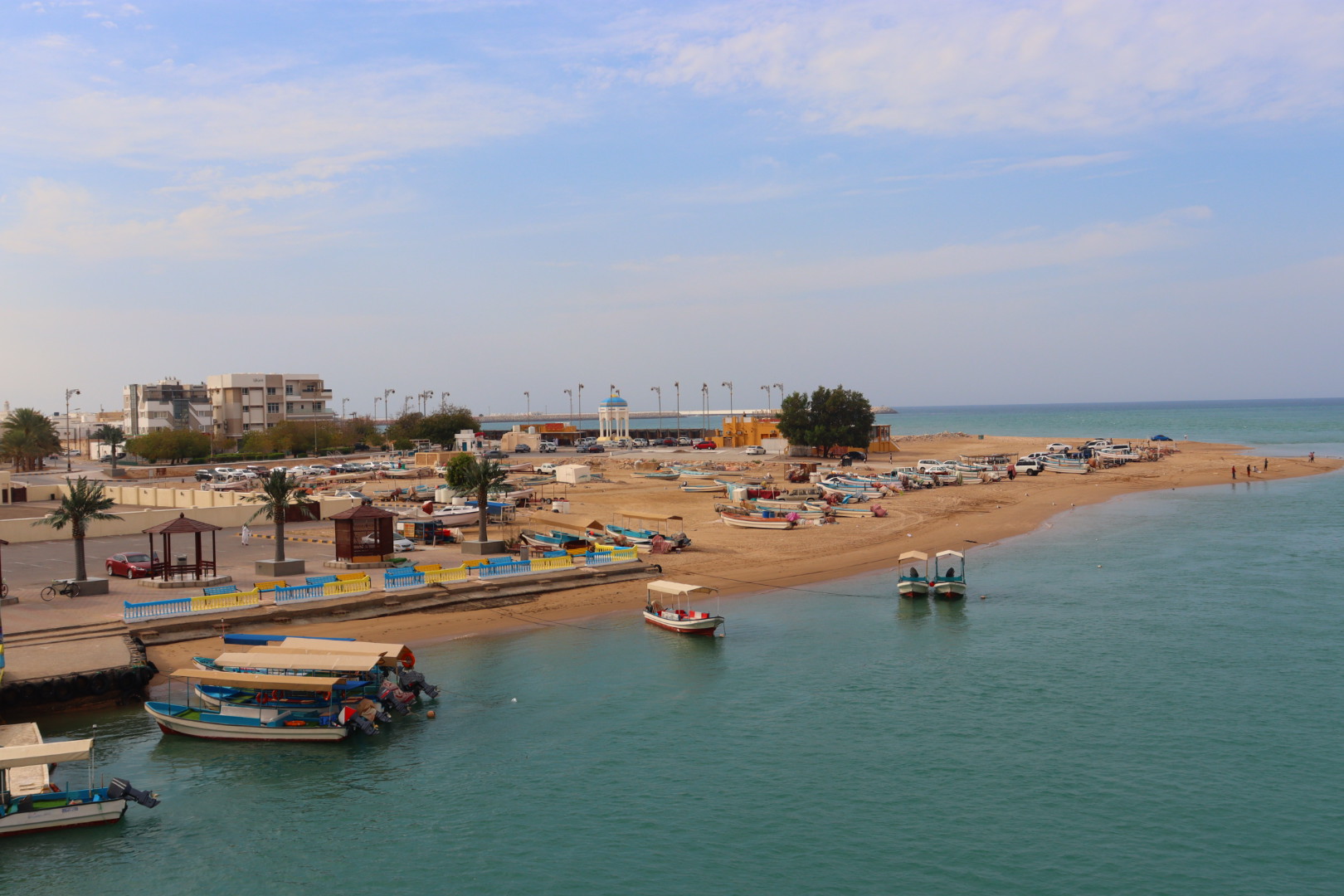 【オマーン旅行】スールの海沿いレストランで絶品エビ料理を満喫! 異国のおたより